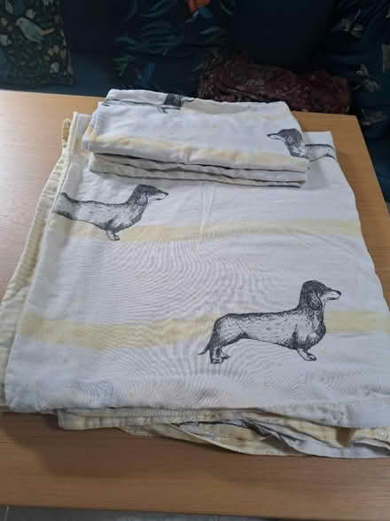 Photo of free Double quilt cover and pillowcases (Woodley RG5) #1