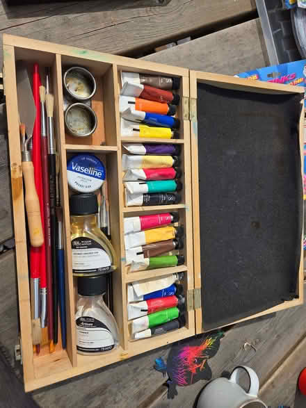 Photo of free Artist box (Holmer Green HP15) #1