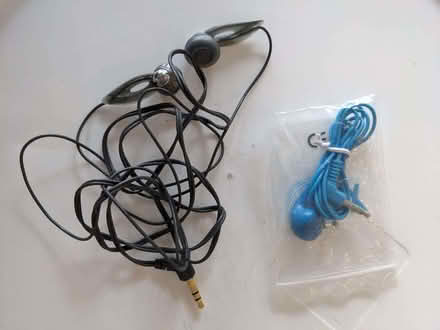 Photo of free Twin and single earbuds (Fulwood S10) #1