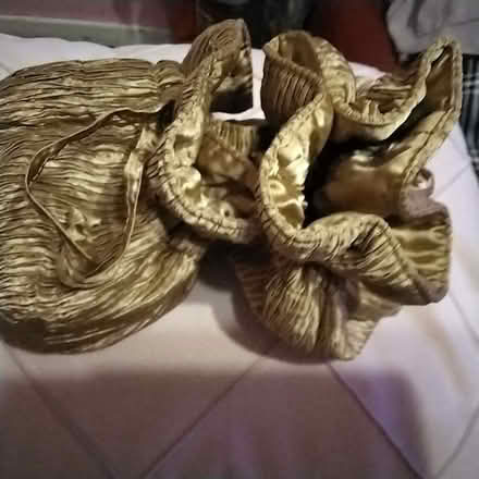 Photo of free 2 ladies gold makeup bags (Marton Bank FY3) #3