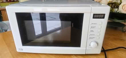 Photo of free Working Microwave (with rust) (Lower Earley RG6) #1