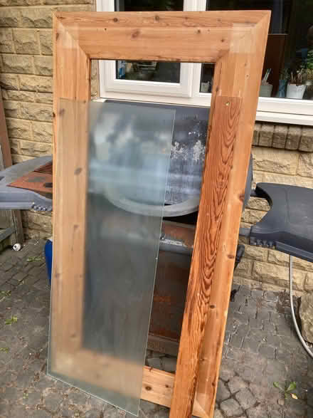 Photo of free Kitchen table and dining chairs (Morley LS27) #3