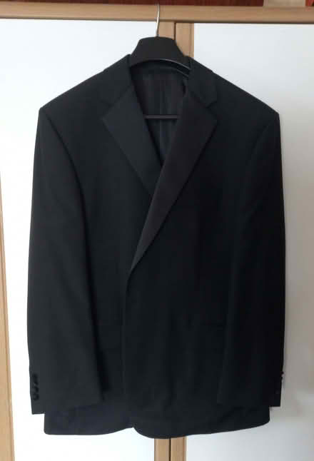 Photo of free MENS dress suit (Twyford RG10) #1