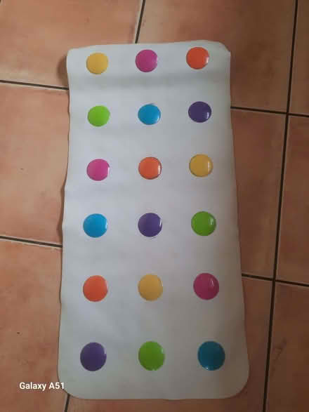 Photo of free Non slip baby bath mat by munchkin (Cronkinson Farm CW5) #1