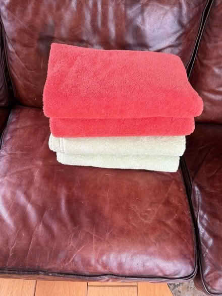 Photo of free 4 large towel Never used (Cumnor OX2) #1
