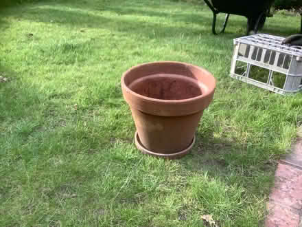 Photo of free Large clay pot (Swanley BR8) #1