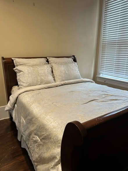 Photo of free Cherrywood Bedroom Set (Downtown Macon) #4