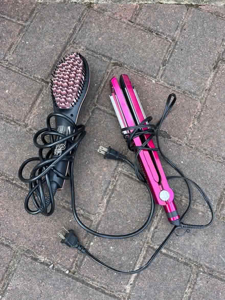 Photo of free Electric hair iron & electric smoothing brush (Harrogate HG2) #1