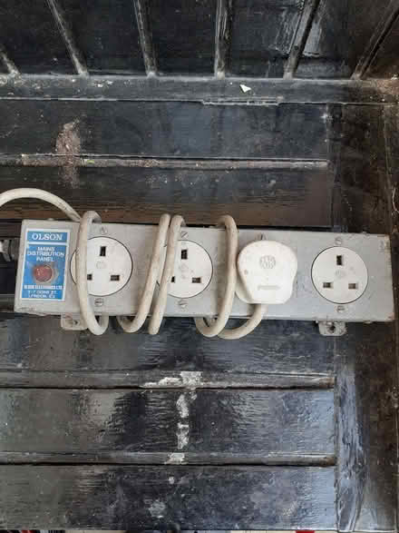 Photo of free 4 plug metal masterplug (Wandsworth Common SW12) #1