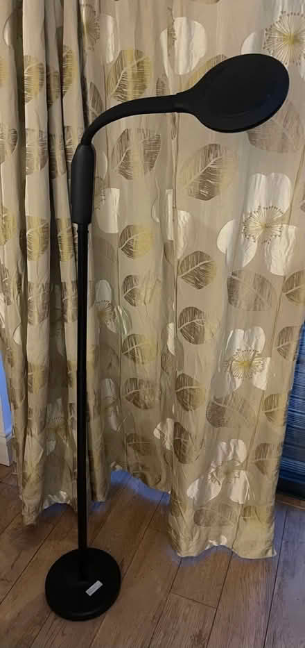 Photo of free wireless Lamp (Chalker's Corner TW9) #2