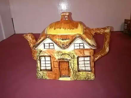 Photo of free vintage kensington teapot (Moor Allerton LS17) #1