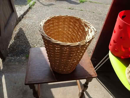 Photo of free small wastepaper basket (Eaton NR4) #1