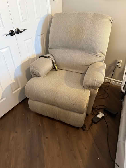 Photo of free lift chair (Cobourg On.) #1