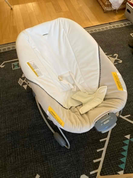 Photo of free Pack & Play Bouncer (Upper East Side (74th/1st)) #1