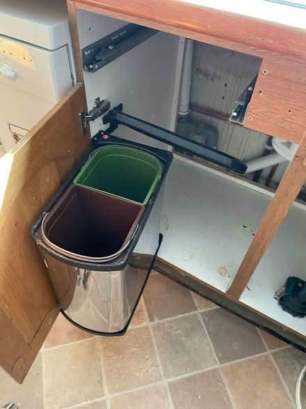 Photo of free Kitchen units (London Rd, HW HP11) #4