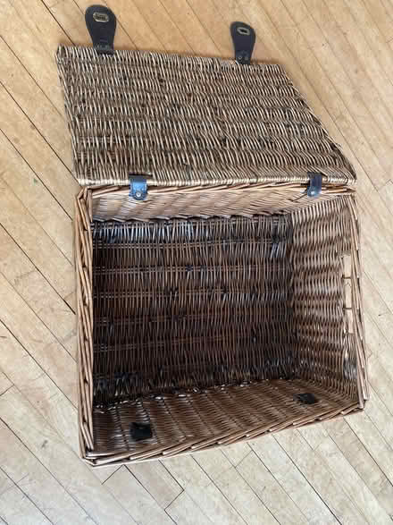 Photo of free Wicker hamper (TN30) #3