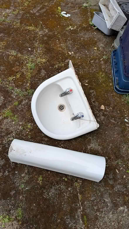 Photo of free Sink (Stirling) #3