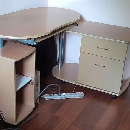Photo of free desk (Tuggeranong) #1