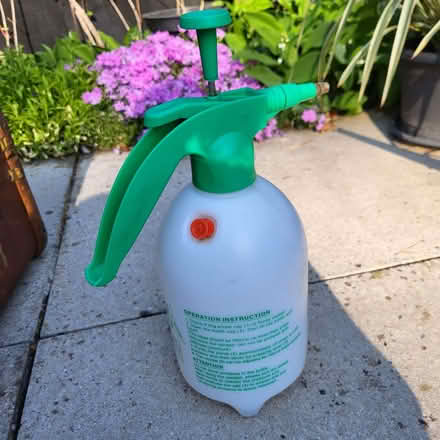 Photo of free Sprayer pump 2l (Oaklands nr Welwyn AL6) #1