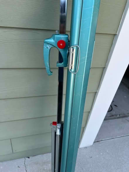 Photo of free Da-lite Projection Screen (Montrose) #3