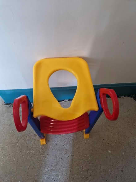 Photo of free Child's toilet seat (LE8 Whetstone, Leicester) #1