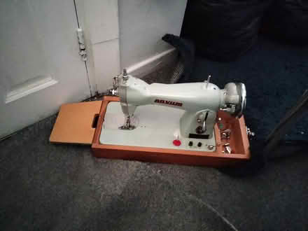 Photo of free Sewing machin (ST3 longton) #3