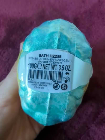 Photo of free Bath fizzer (Holloway road) #2
