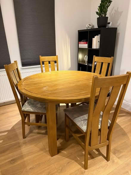 Photo of free Extendable oak table & 4 chairs (East Croydon) #1