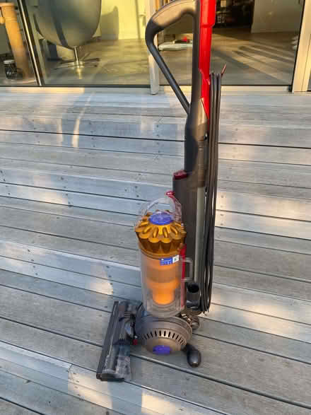 Photo of free Freecycle Dyson DC40 spare or fix Dyson DC40 spare or fix (Hinchley Wood KT10) #1