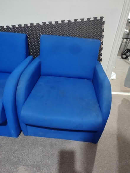 Photo of free lounge chairs (hull, hu4) #2