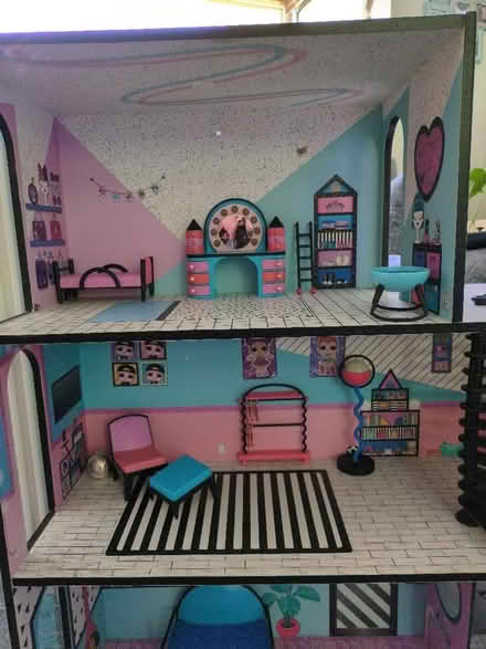 Photo of free LOL Doll house and a few accessories (Little Dawley TF4) #3
