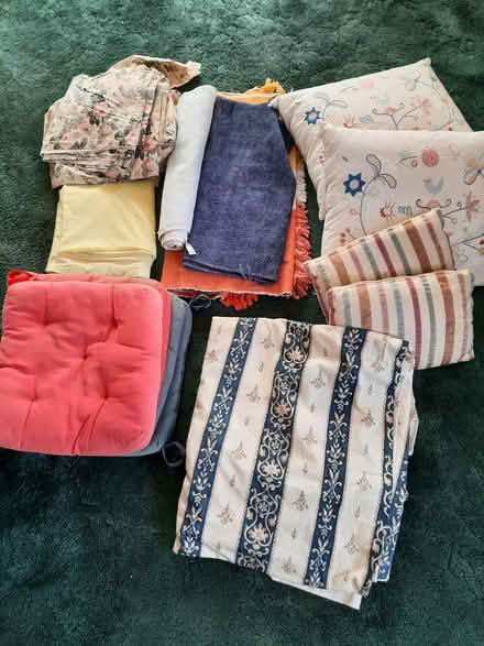 Photo of free Curtains, cushions, mats (Chelsfield BR6 6EB) #1