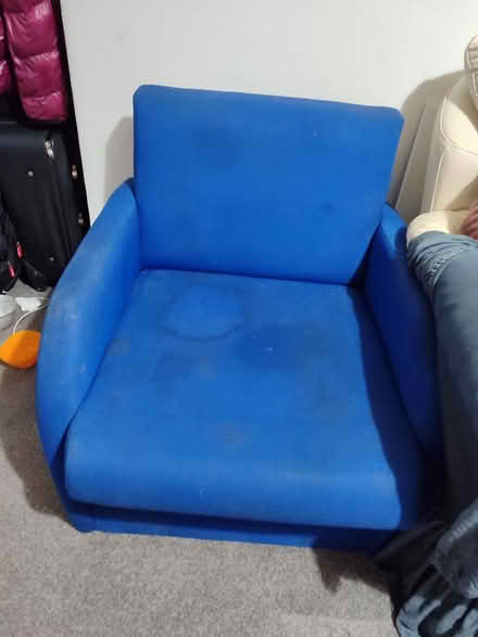 Photo of free lounge chairs (hull, hu4) #1