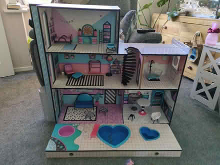 Photo of free LOL Doll house and a few accessories (Little Dawley TF4) #1