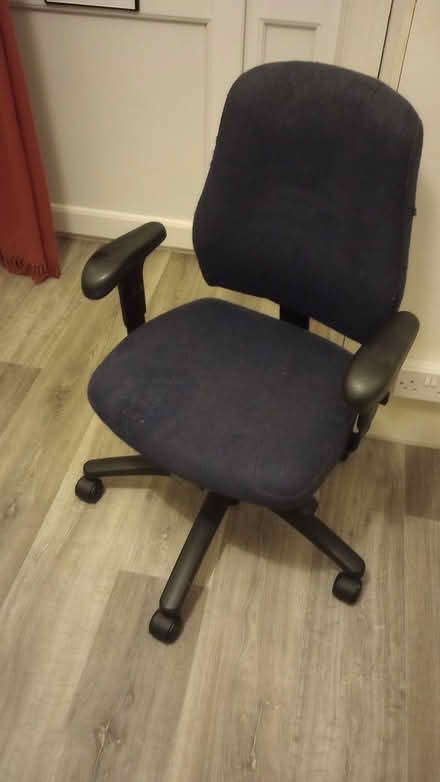 Photo of free Office chair robust comfortable (BH6) #1