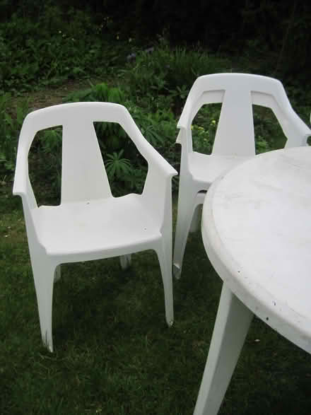Photo of free garden table and chairs (Cambuskenneth FK9) #3