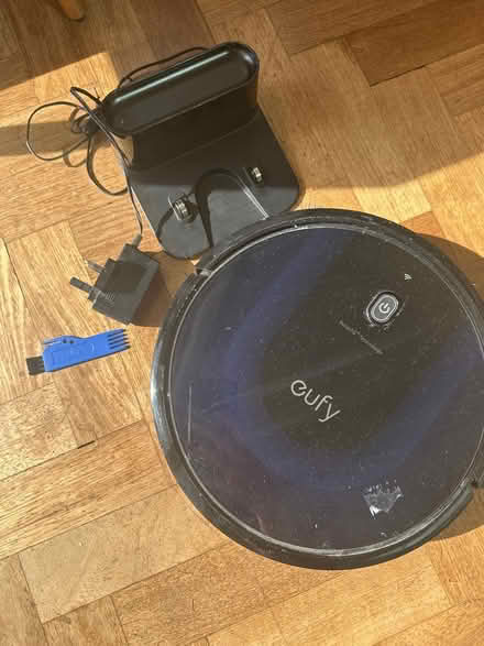 Photo of free Eufy robot vacuum, needs fixing (SS9) #1