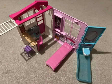Photo of free Space saving Barbie doll house (CR3 Caterham on the hill) #1