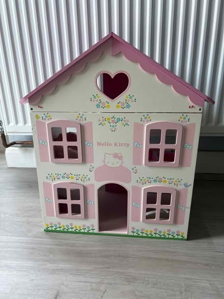Photo of free Hello Kitty dolls house (Rayleigh SS6) #1