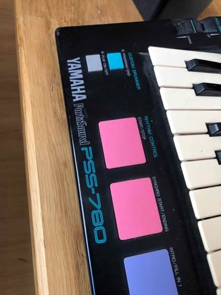 Photo of free Yamaha Synthesiser Keyboard (High Green, S35) #2