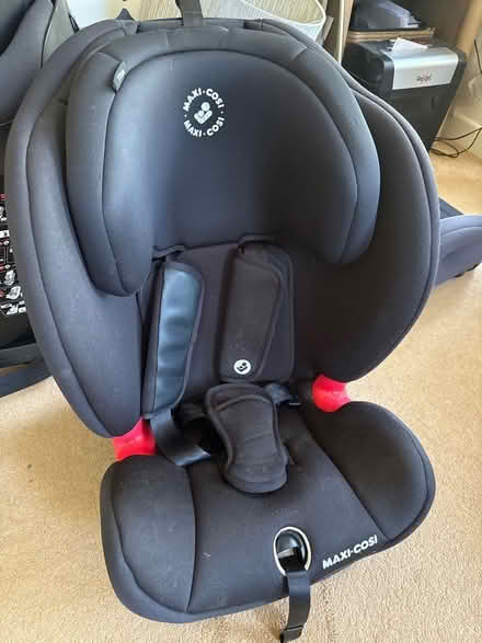 Photo of free Maxi Cosi titan Isofix car seat (Badsworth WF9) #1