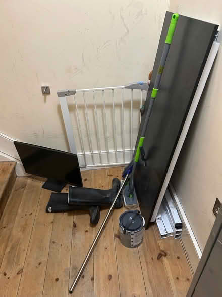 Photo of free Desk (Upper Holloway N4) #1