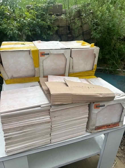 Photo of free 426 Ceramic Bathroom Tiles 15xm x 15cm (Greengates BD10) #1