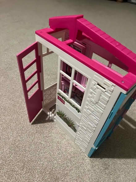 Photo of free Space saving Barbie doll house (CR3 Caterham on the hill) #2