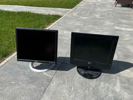 Photo of free Monitors (Luton LU2) #1
