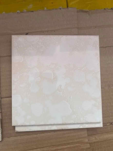Photo of free 426 Ceramic Bathroom Tiles 15xm x 15cm (Greengates BD10) #2