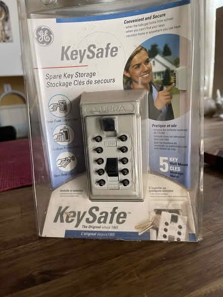 Photo of free key safe (Bloor and Ossington) #1