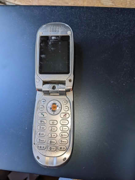 Photo of free Vintage LG mobile phone (Central Rugby CV21) #1
