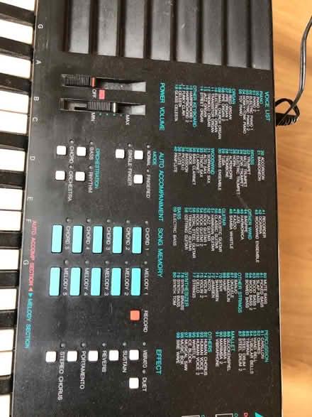 Photo of free Yamaha Synthesiser Keyboard (High Green, S35) #3