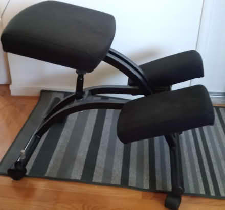 Photo of free kneeling chair (near the Sunnyvale library) #1